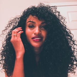 Meet your Posher, Mia